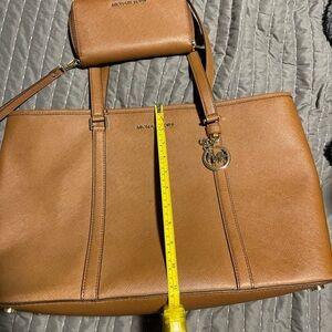 Michael Kors Purse & wallet